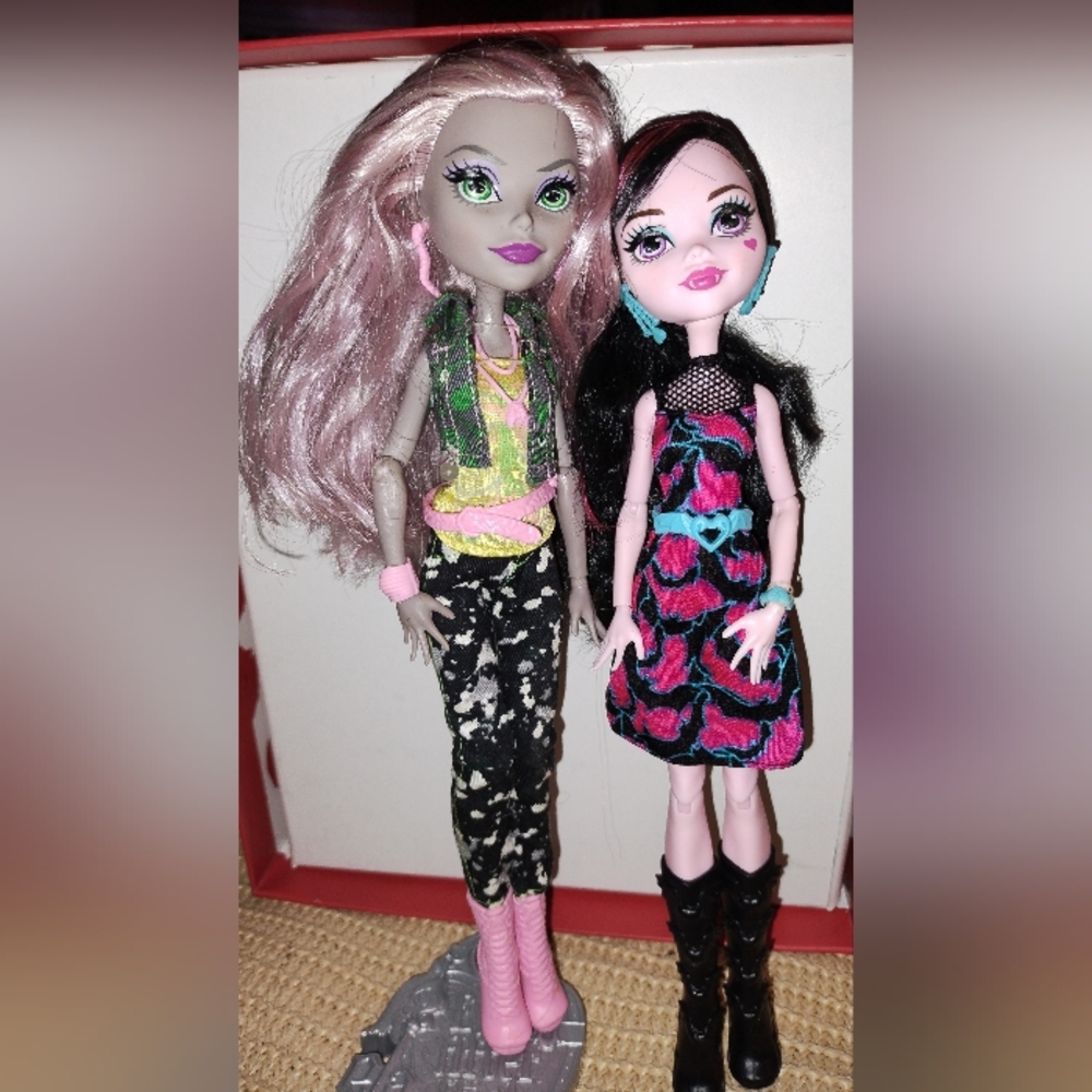 2015 Welcome to Monster High Monstrous Rivals Moanica D'Kay Draculaura Doll